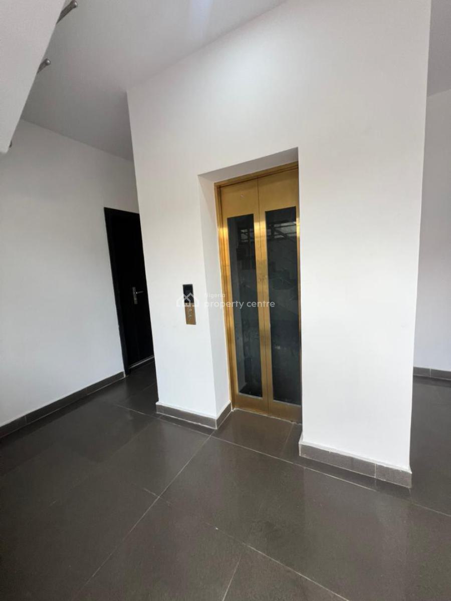 Very Serene 3 Bedroom Apartment with Elevator, Lekki Phase 1, Lekki, Lagos, Flat / Apartment for Sale