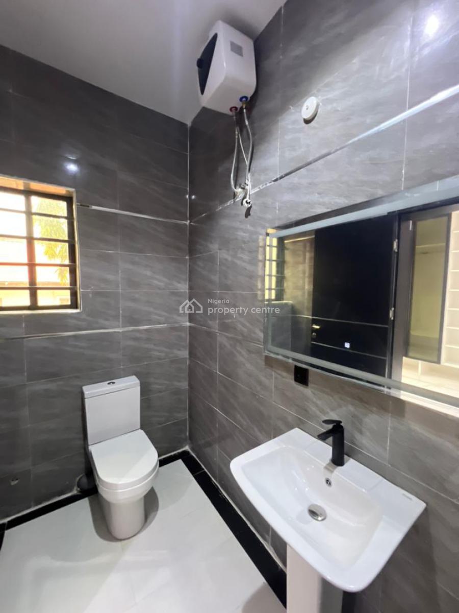 Very Serene 3 Bedroom Apartment with Elevator, Lekki Phase 1, Lekki, Lagos, Flat / Apartment for Sale