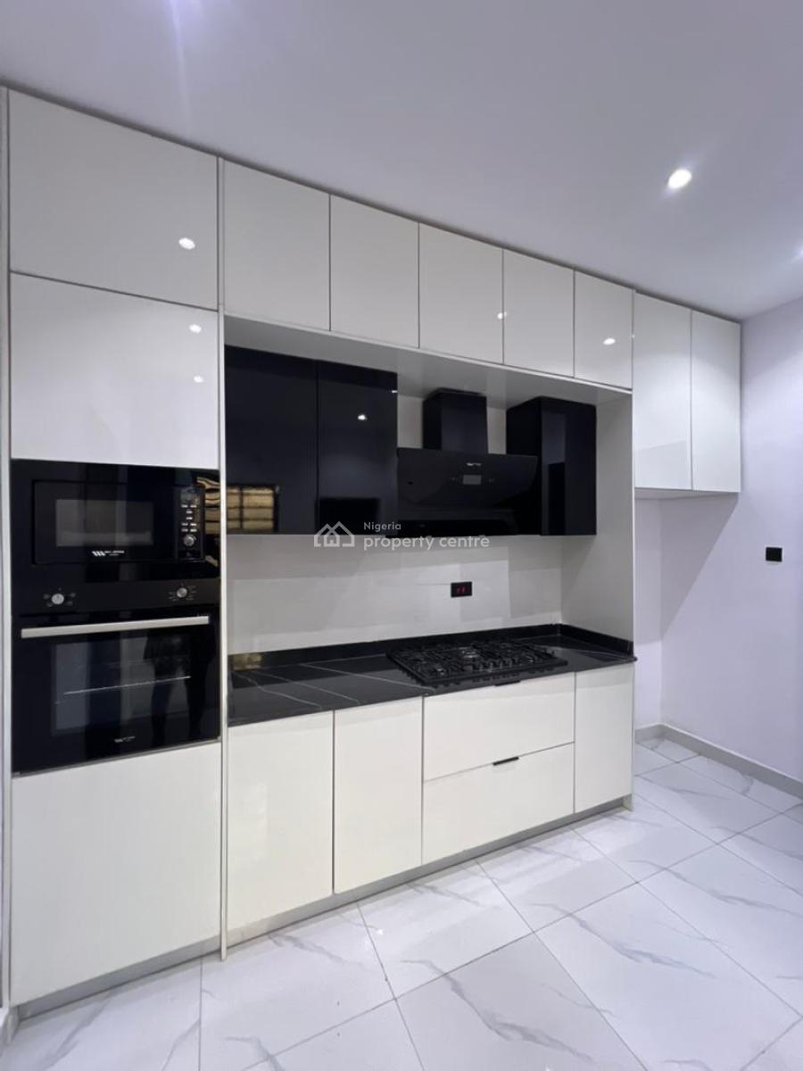 Very Serene 3 Bedroom Apartment with Elevator, Lekki Phase 1, Lekki, Lagos, Flat / Apartment for Sale