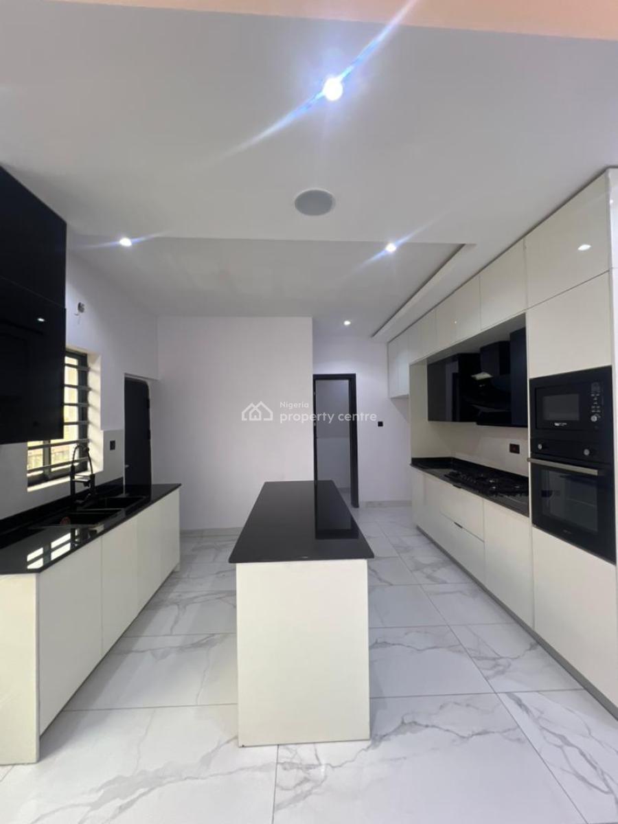 Very Serene 3 Bedroom Apartment with Elevator, Lekki Phase 1, Lekki, Lagos, Flat / Apartment for Sale