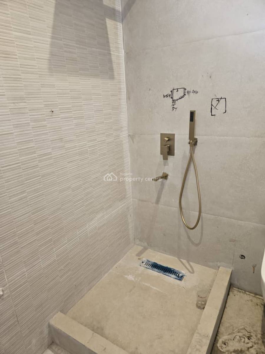 Spacious 3 Bedroom Flat with Bq, Lekki Phase 1, Lekki Phase 1, Lekki, Lagos, Block of Flats for Sale