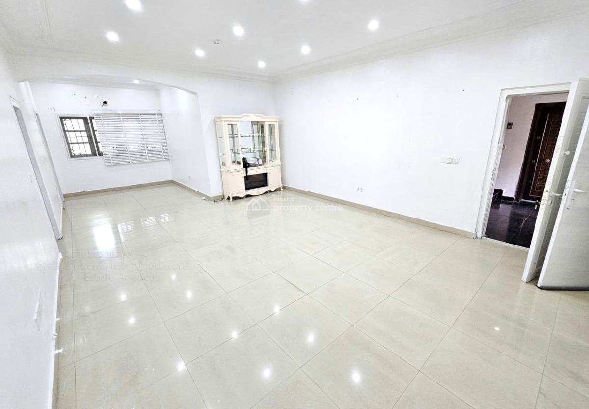 Spacious 3 Bedroom Flat with Bq, Lekki Phase 1, Lekki Phase 1, Lekki, Lagos, Block of Flats for Sale