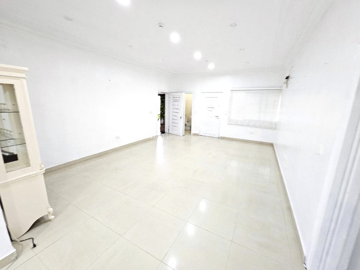 Spacious 3 Bedroom Flat with Bq, Lekki Phase 1, Lekki Phase 1, Lekki, Lagos, Block of Flats for Sale