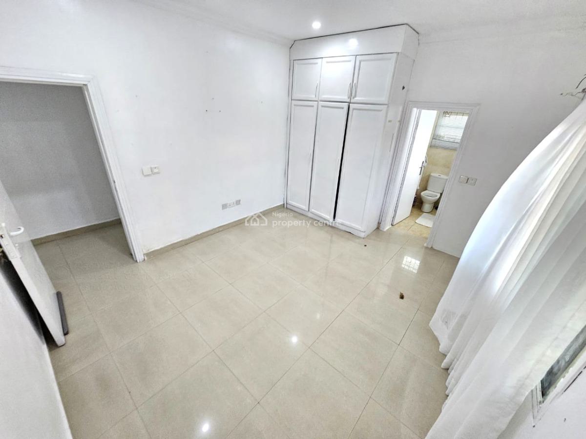 Spacious 3 Bedroom Flat with Bq, Lekki Phase 1, Lekki Phase 1, Lekki, Lagos, Block of Flats for Sale