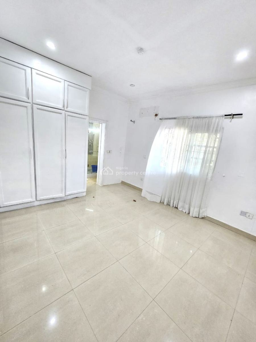 Spacious 3 Bedroom Flat with Bq, Lekki Phase 1, Lekki Phase 1, Lekki, Lagos, Block of Flats for Sale