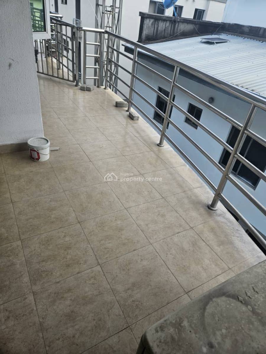 Spacious 3 Bedroom Flat with Bq, Lekki Phase 1, Lekki Phase 1, Lekki, Lagos, Block of Flats for Sale