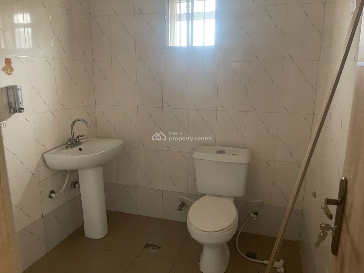 3 Bedroom Apartment  Close to Major Road, Alaguntan  Road, Ilaje, Ajah, Lagos, Flat / Apartment for Rent