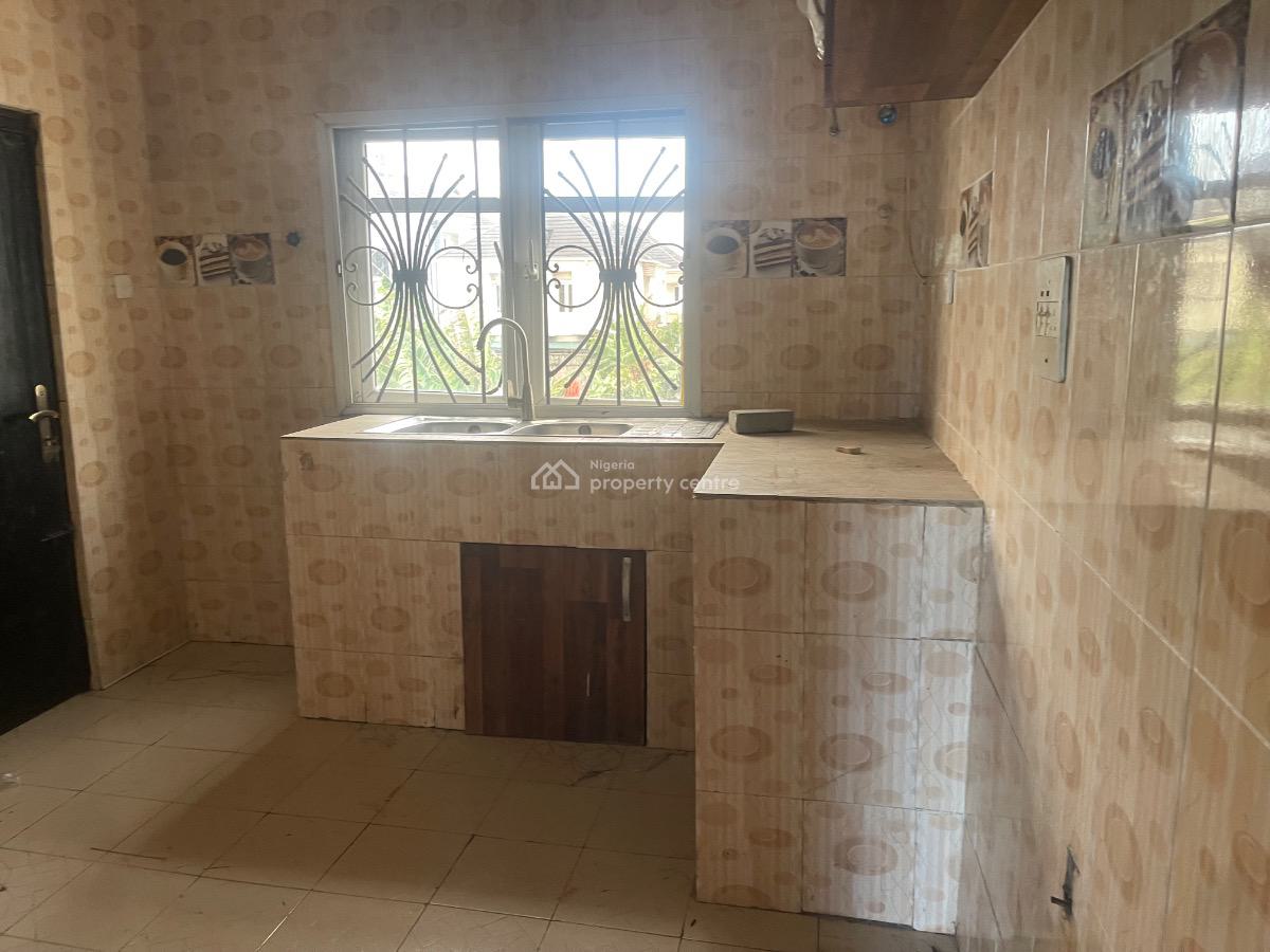 3 Bedroom Apartment  Close to Major Road, Alaguntan  Road, Ilaje, Ajah, Lagos, Flat / Apartment for Rent