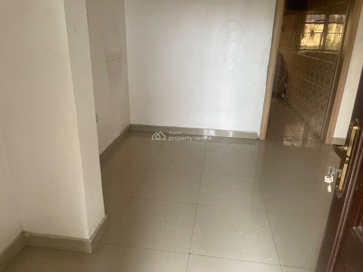 3 Bedroom Apartment  Close to Major Road, Alaguntan  Road, Ilaje, Ajah, Lagos, Flat / Apartment for Rent
