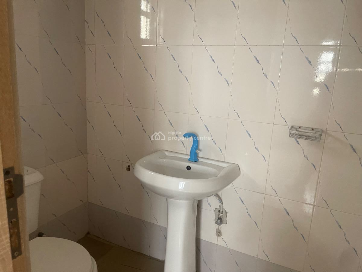 3 Bedroom Apartment  Close to Major Road, Alaguntan  Road, Ilaje, Ajah, Lagos, Flat / Apartment for Rent