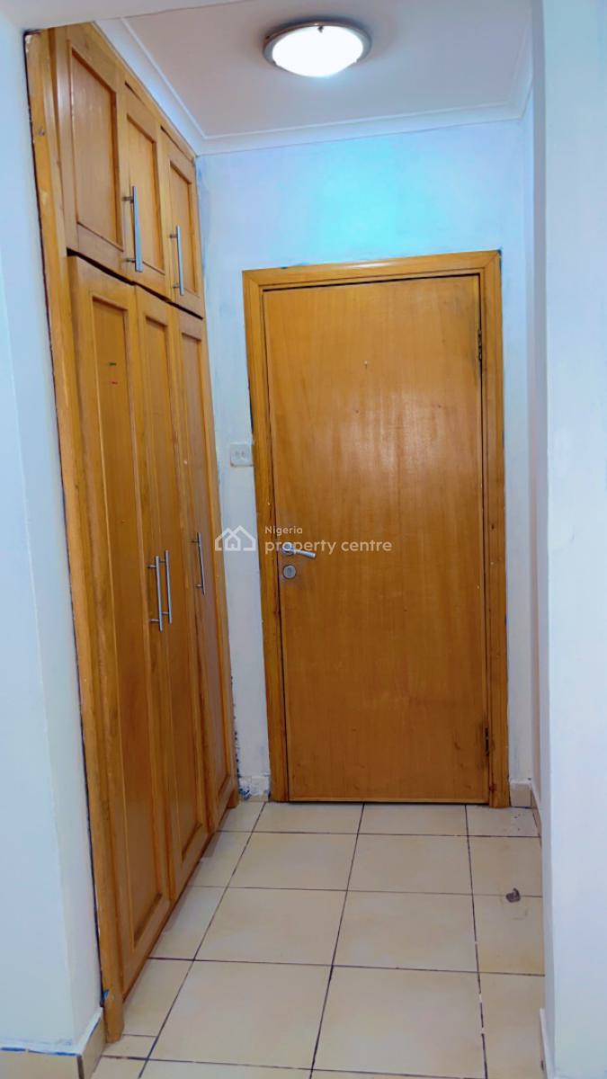 Newly Renovated Spacious Ensuite Bedroom, Upstairs, By Express Road, Idado, Lekki, Lagos, Self Contain (single Rooms) for Rent