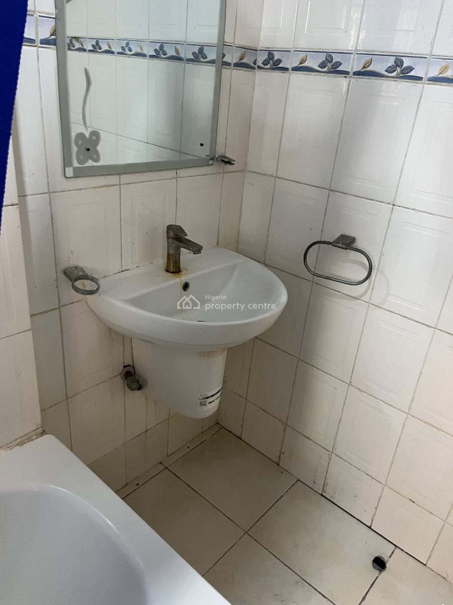 Spacious Studio Apartment with Open Kitchen Plan , Upstairs, Lekki, Lagos, Self Contain (single Rooms) for Rent