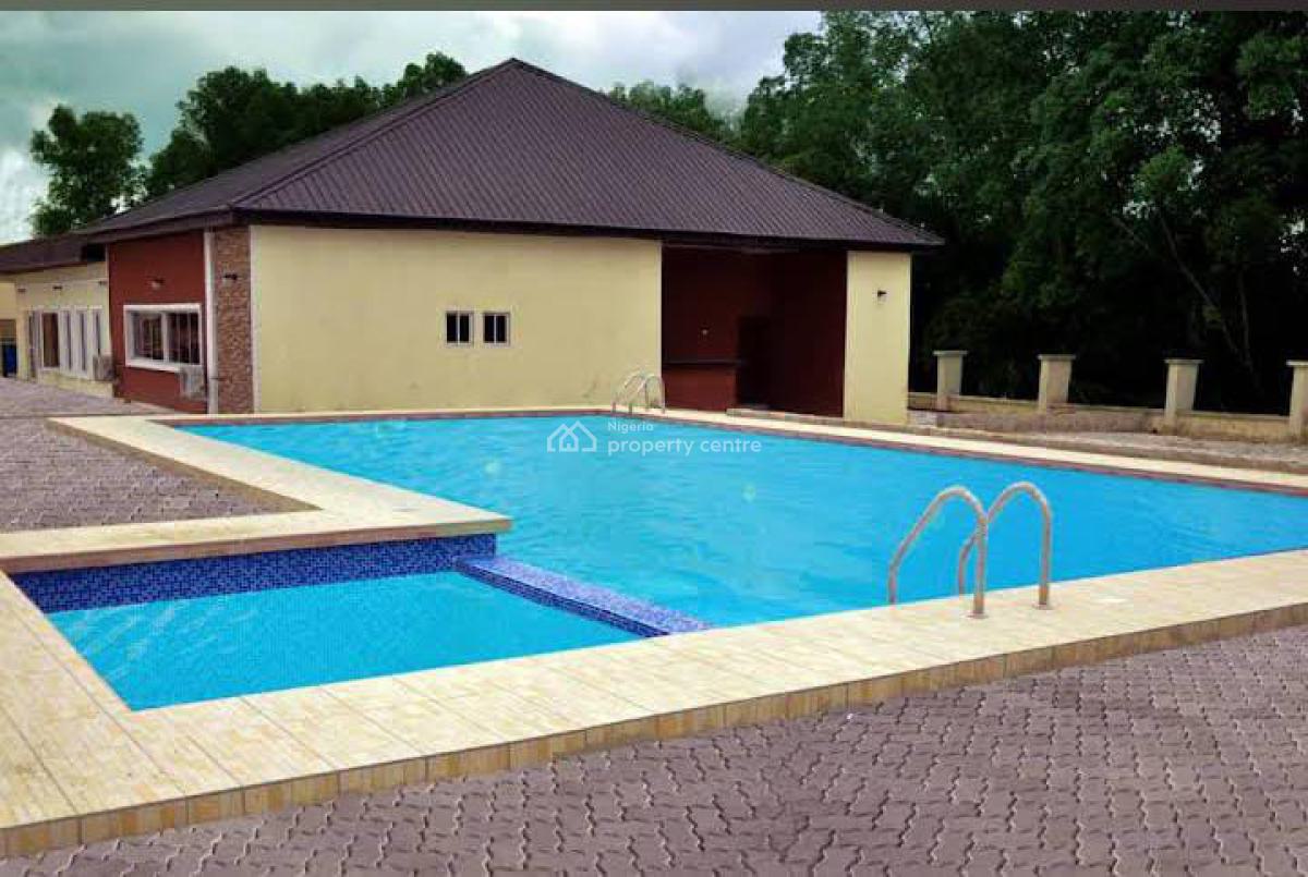 30 Rooms Fully Furnished Hotel, Off Airport Road, Warri, Delta, Hotel / Guest House for Sale