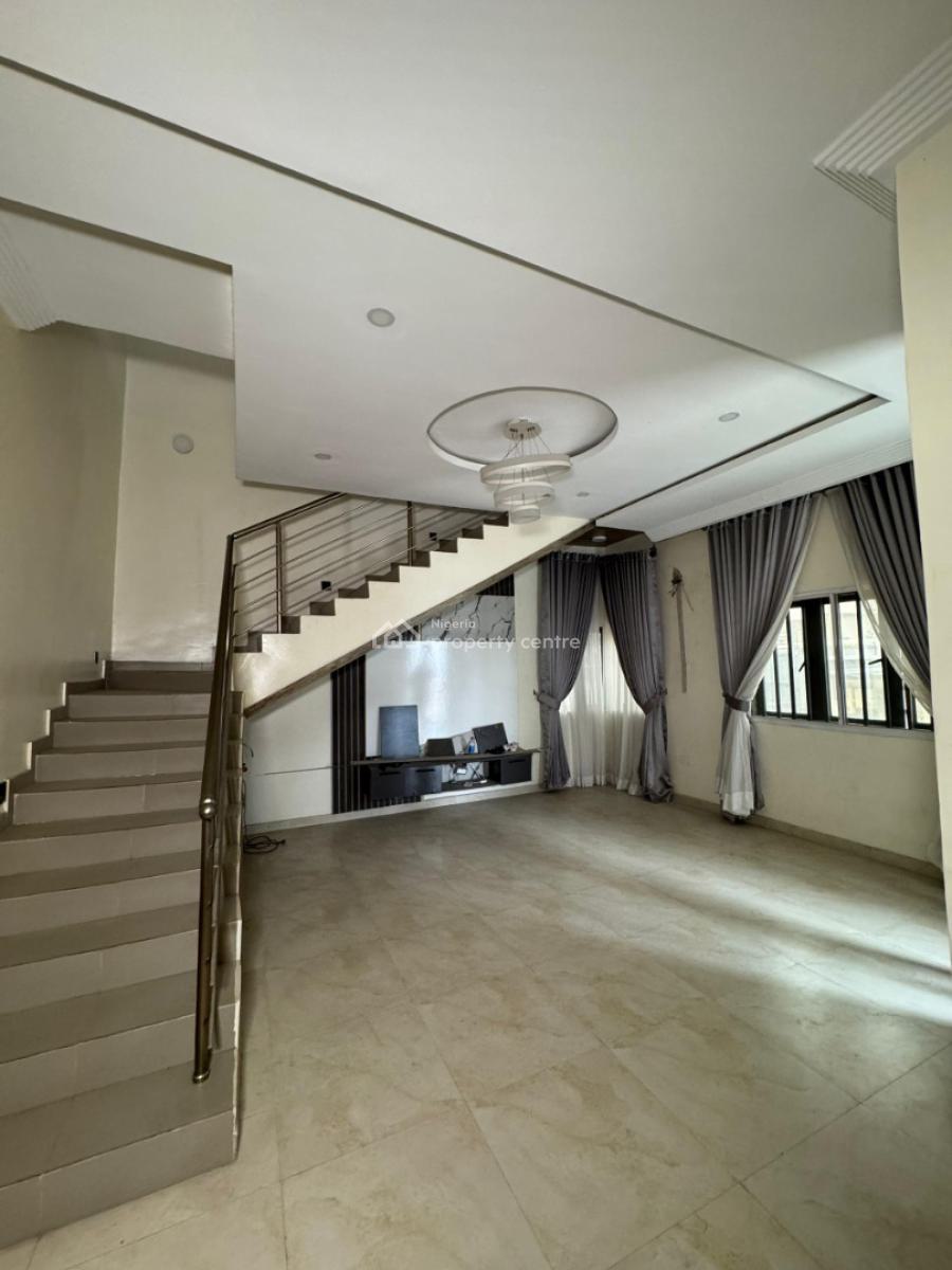 Well Maintained Super Spacious  4 Bedroom Terrace Duplex, Ologolo, Lekki, Lagos, Terraced Duplex for Sale
