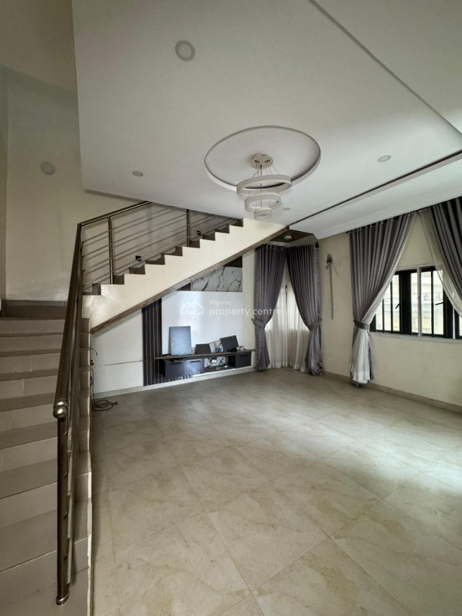 Well Maintained Super Spacious  4 Bedroom Terrace Duplex, Ologolo, Lekki, Lagos, Terraced Duplex for Sale