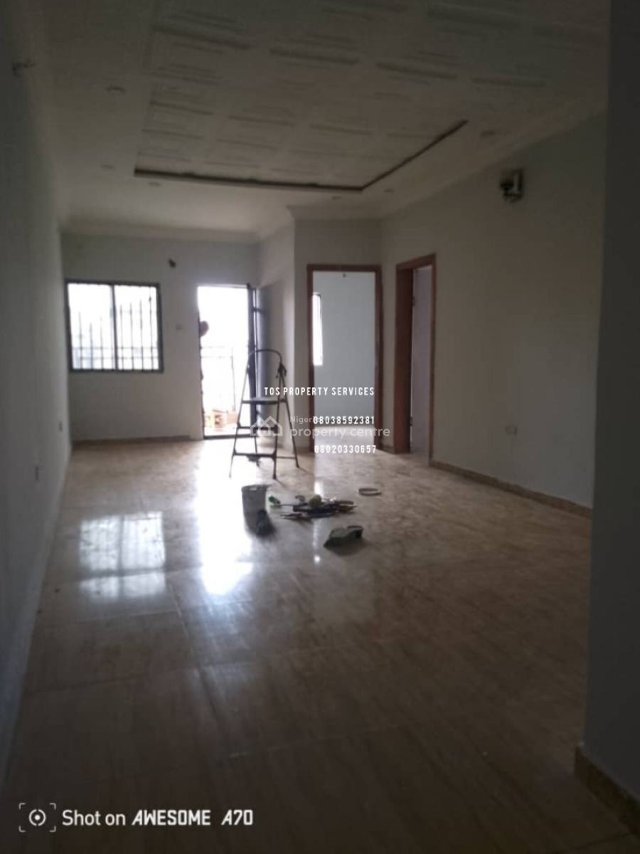 2 Bedroom Ensuite Flat Upstairs + Balcony, Sabo-alagomeji, Alagomeji, Yaba, Lagos, Flat / Apartment for Rent