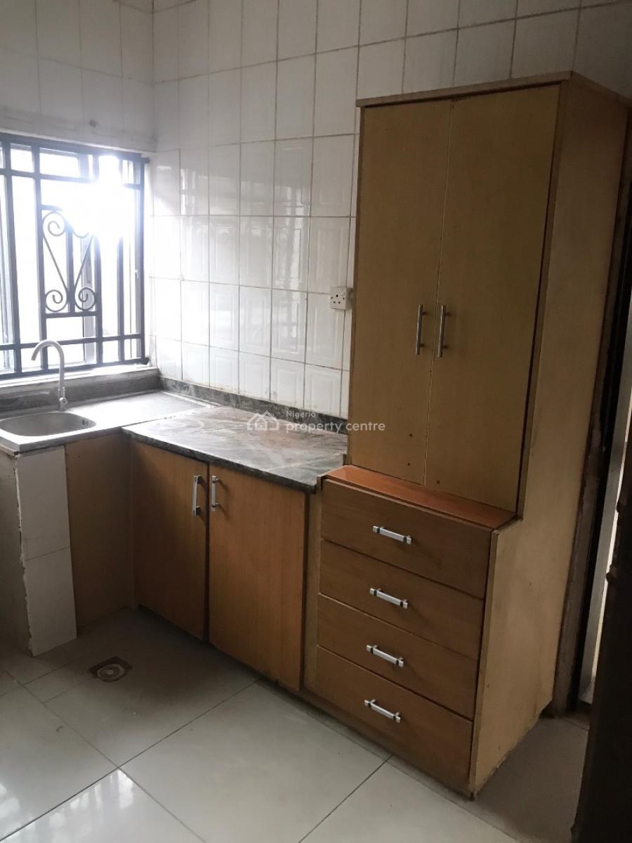 a Well Renovated 3 Bedroom Apartment in a Secured Environment, Off 3rd Avenue Main Gwarinpa, Gwarinpa, Abuja, Flat / Apartment for Rent