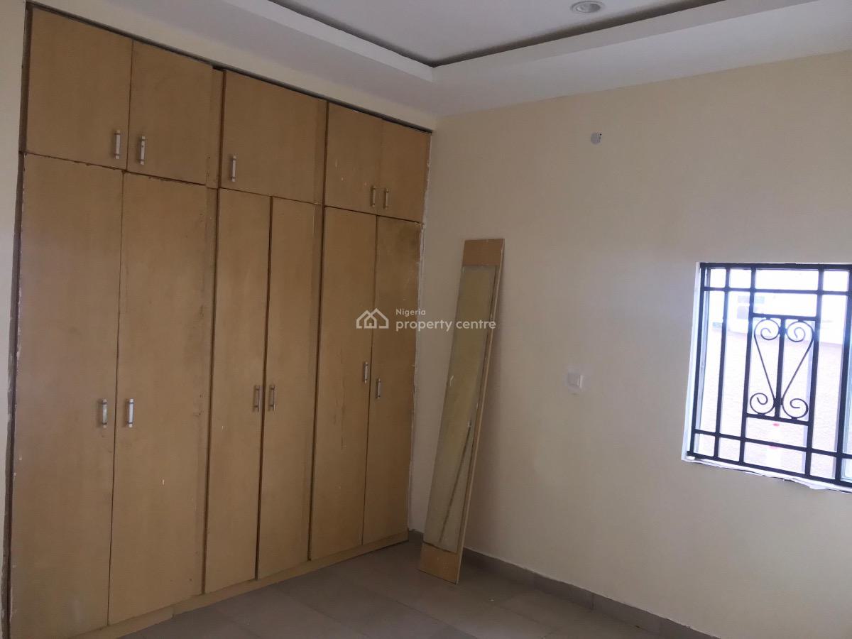 a Well Renovated 3 Bedroom Apartment in a Secured Environment, Off 3rd Avenue Main Gwarinpa, Gwarinpa, Abuja, Flat / Apartment for Rent