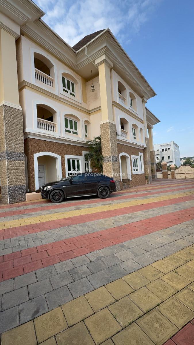 New Listing of Historic 6 Units of 4bedroom Duplexes with Bq, Guzape, Guzape District, Abuja, Detached Duplex for Sale