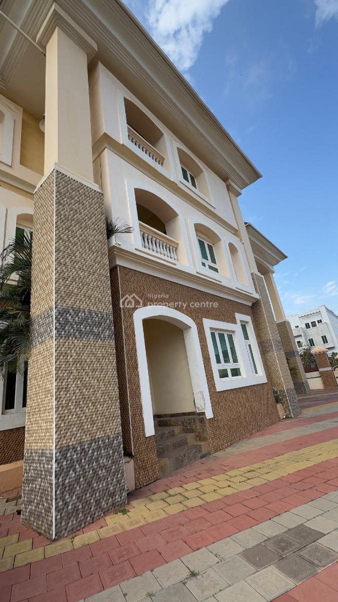 New Listing of Historic 6 Units of 4bedroom Duplexes with Bq, Guzape, Guzape District, Abuja, Detached Duplex for Sale