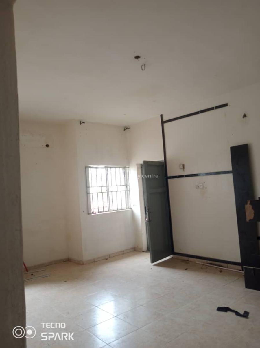 Office / Residential Use Good 3 Bedrooms Flat, Area 2, Garki, Abuja, Flat / Apartment for Rent