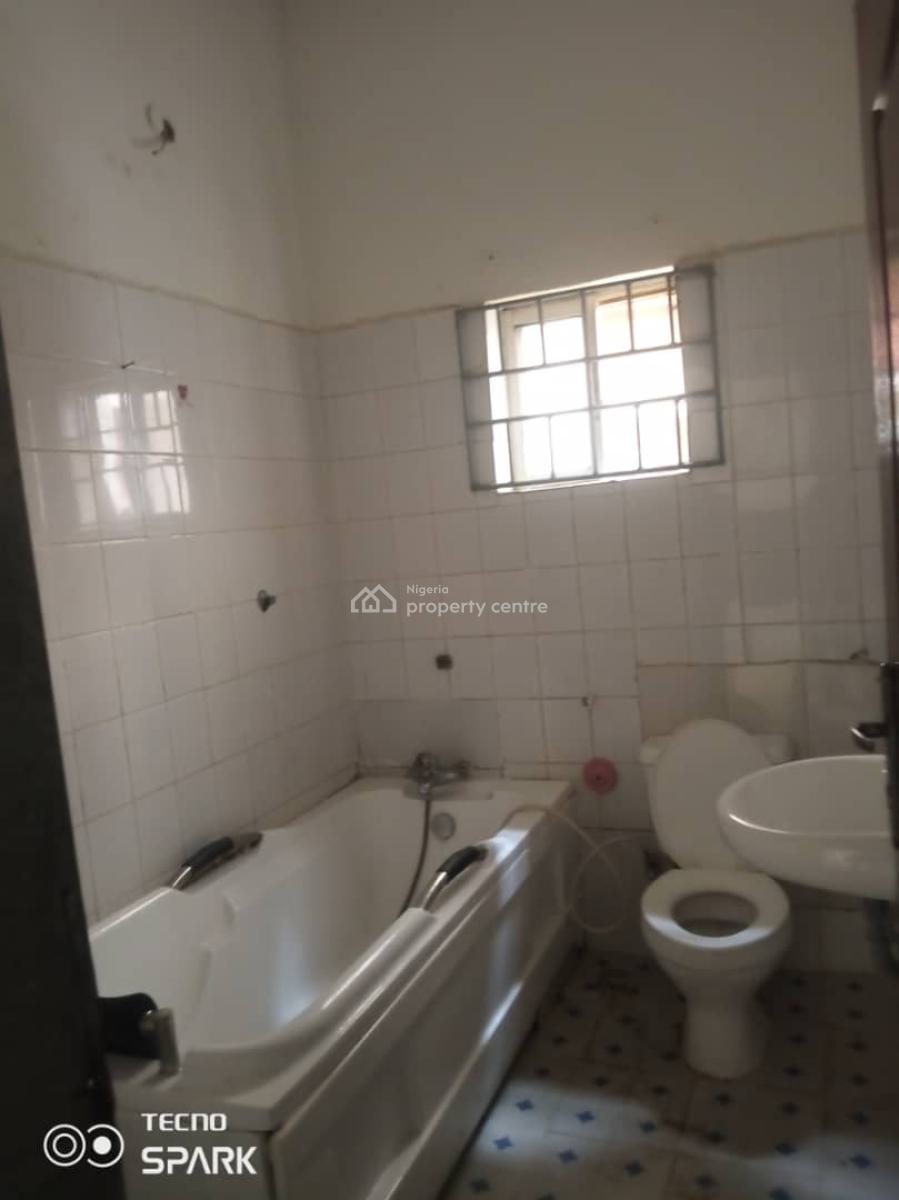 Office / Residential Use Good 3 Bedrooms Flat, Area 2, Garki, Abuja, Flat / Apartment for Rent