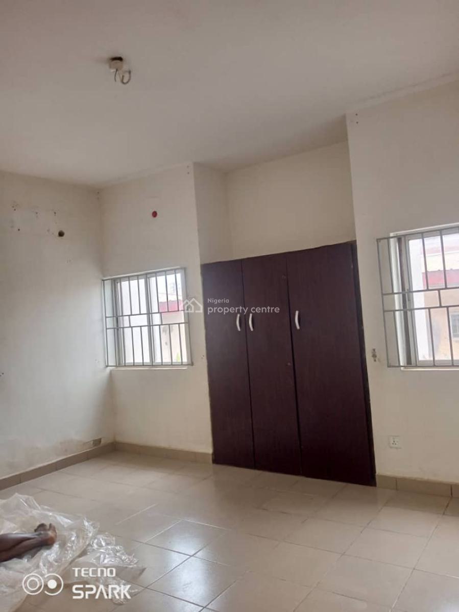 Office / Residential Use Good 3 Bedrooms Flat, Area 2, Garki, Abuja, Flat / Apartment for Rent