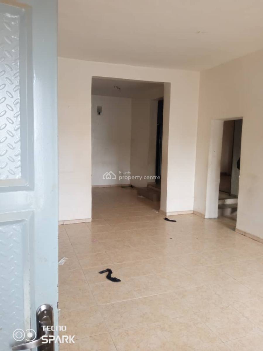 Office / Residential Use Good 3 Bedrooms Flat, Area 2, Garki, Abuja, Flat / Apartment for Rent
