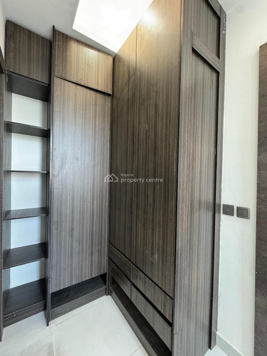 Aesthetically Pleasing 3 Bedroom Penthouse Apartment, Lekki Phase 1, Lekki, Lagos, Flat / Apartment for Sale