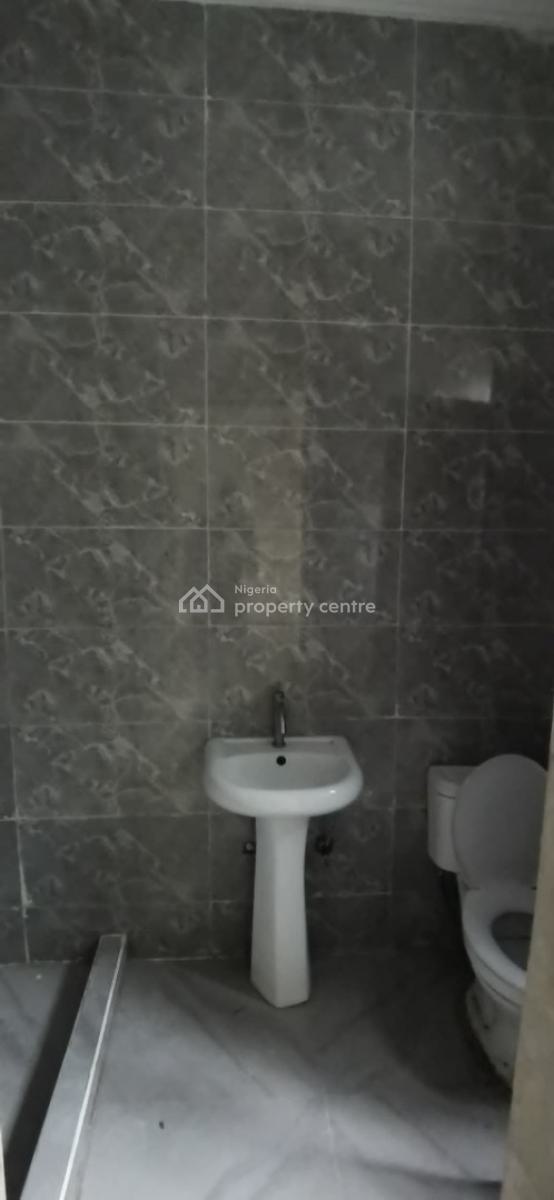 Spacious 3 Bedrooms Flat, Upstairs, Ikate Elegushi, Lekki, Lagos, Flat / Apartment for Rent