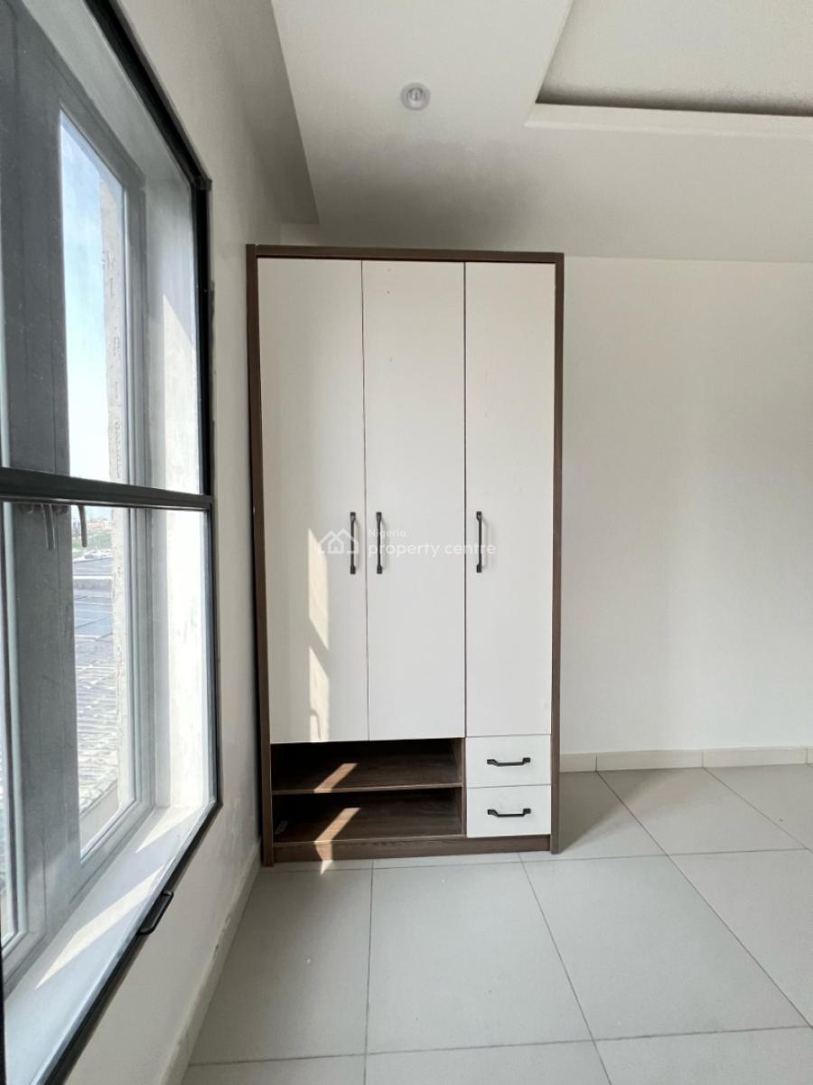 Warm 2 Bedroom Apartment with an Elevator & Pool in a Secured Location, Ikate Elegushi, Lekki, Lagos, Flat / Apartment for Sale
