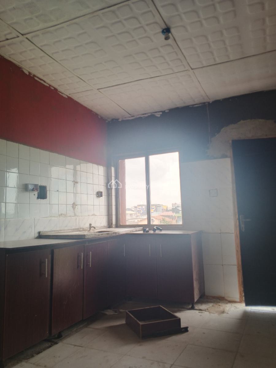 4 Bedroom Apartment Available in a Serene, Sabo, Yaba, Lagos, Flat / Apartment for Rent