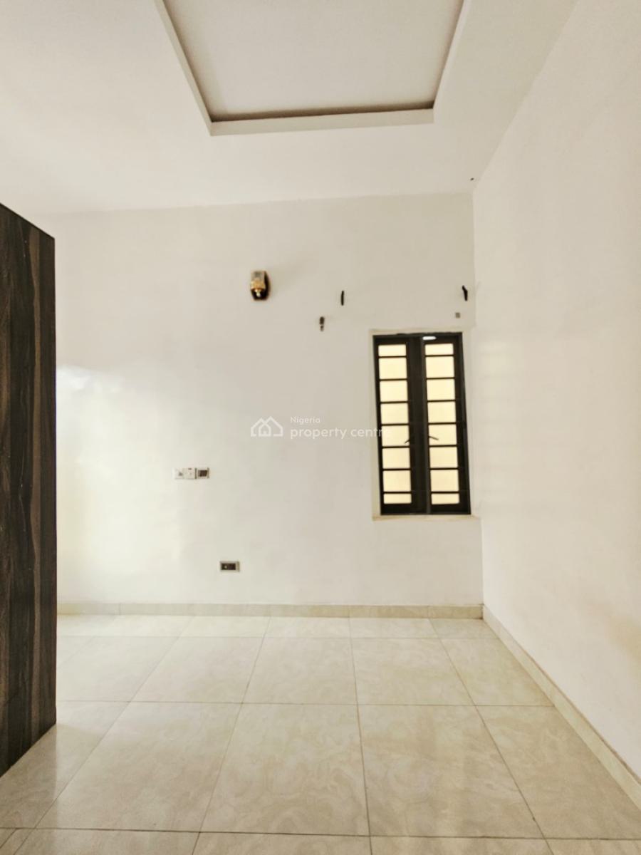 Distressed 4 Bedroom Fully Detached Duplex, Ikota, Lekki, Lagos, Detached Duplex for Sale