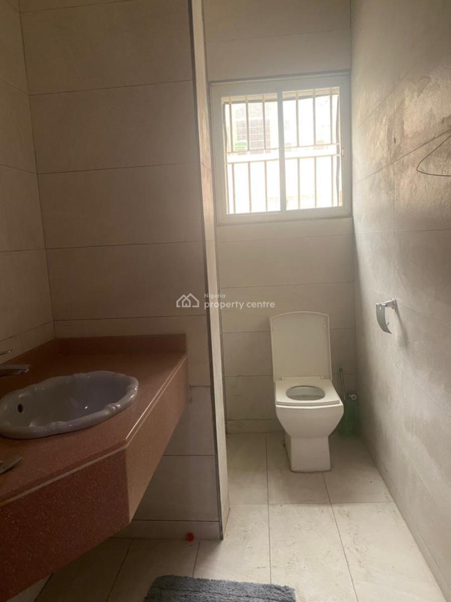 a Clean & Spacious Bq with Kitchen and Bathroom for Office Use, Ikoyi, Lagos, Office Space for Rent
