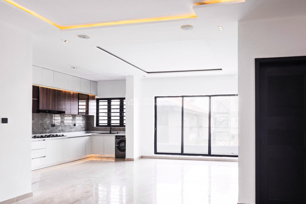a Fully Serviced & Fully Ready Two (2) Bedroom Apartment with a Room Bq, Lekki Phase 1, Lekki, Lagos, Flat / Apartment for Sale