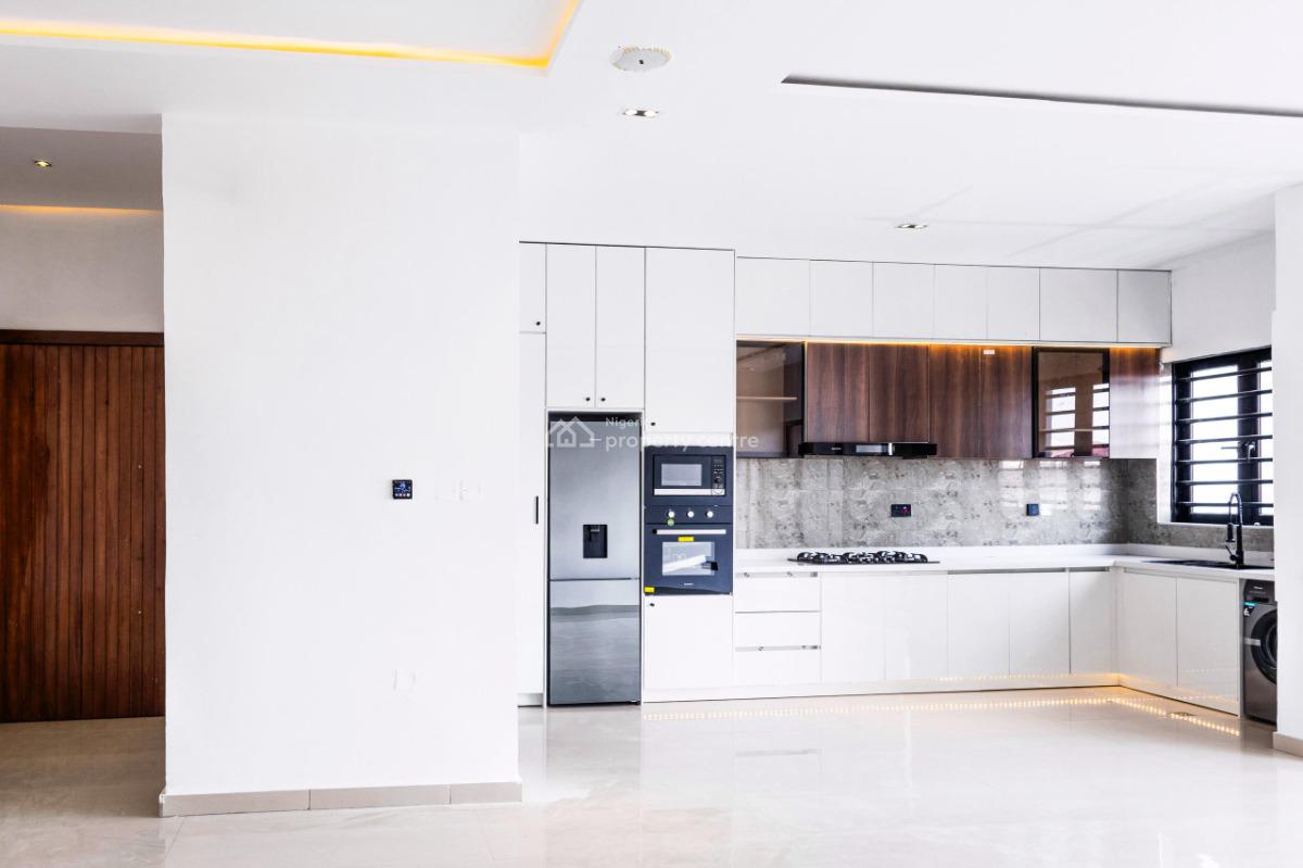 a Fully Serviced & Fully Ready Two (2) Bedroom Apartment with a Room Bq, Lekki Phase 1, Lekki, Lagos, Flat / Apartment for Sale
