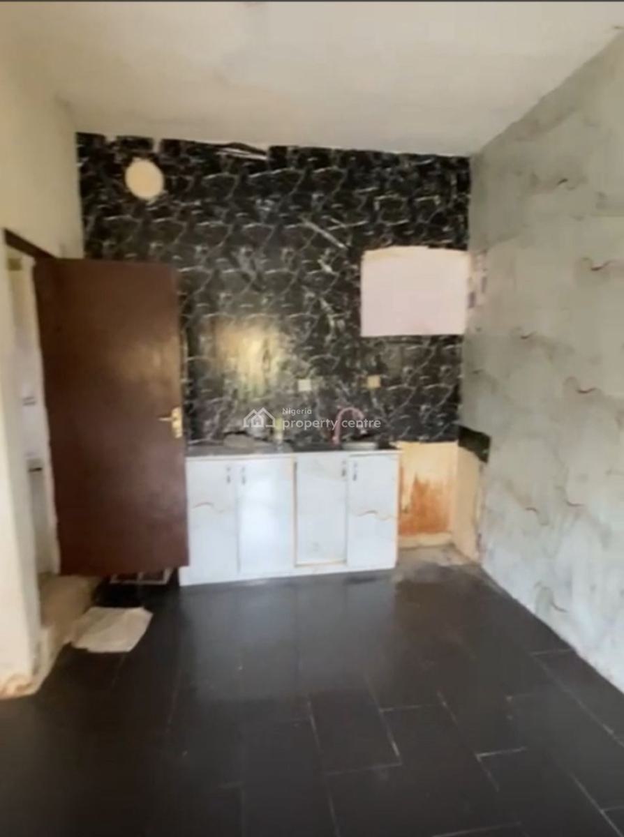 Big Studio Flat with Open Plan Kitchen, Off Admiralty Road, Lekki Phase 1, Lekki, Lagos, Flat / Apartment for Rent