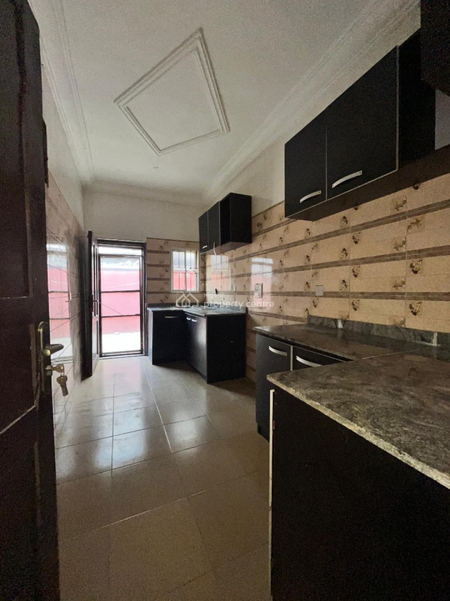 3 Bedroom Apartment, Ilaje Mobil Road, Lekki, Lagos, Flat / Apartment for Rent