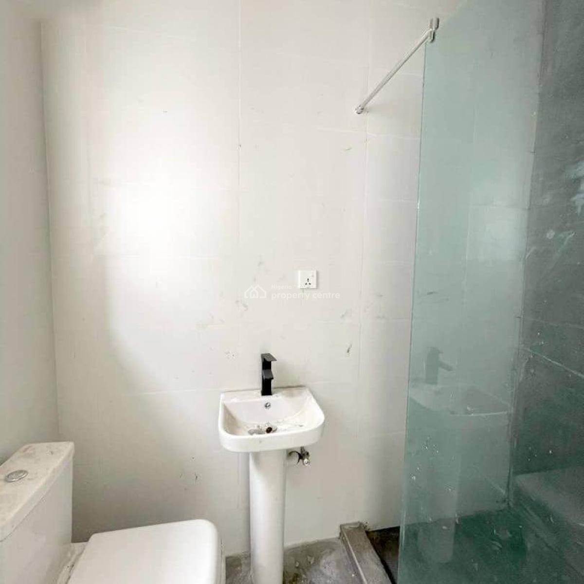 Well Spacious 2 Bedroom Flat, Chevron, Lekki, Lagos, Flat / Apartment for Rent