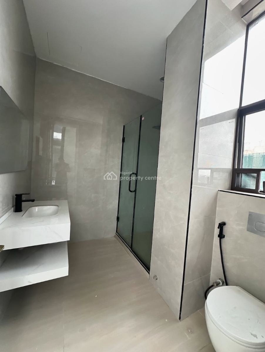 Lovely 3 Bedrooms Apartment with Bq, Lekki Phase 1, Lekki, Lagos, Flat / Apartment for Rent