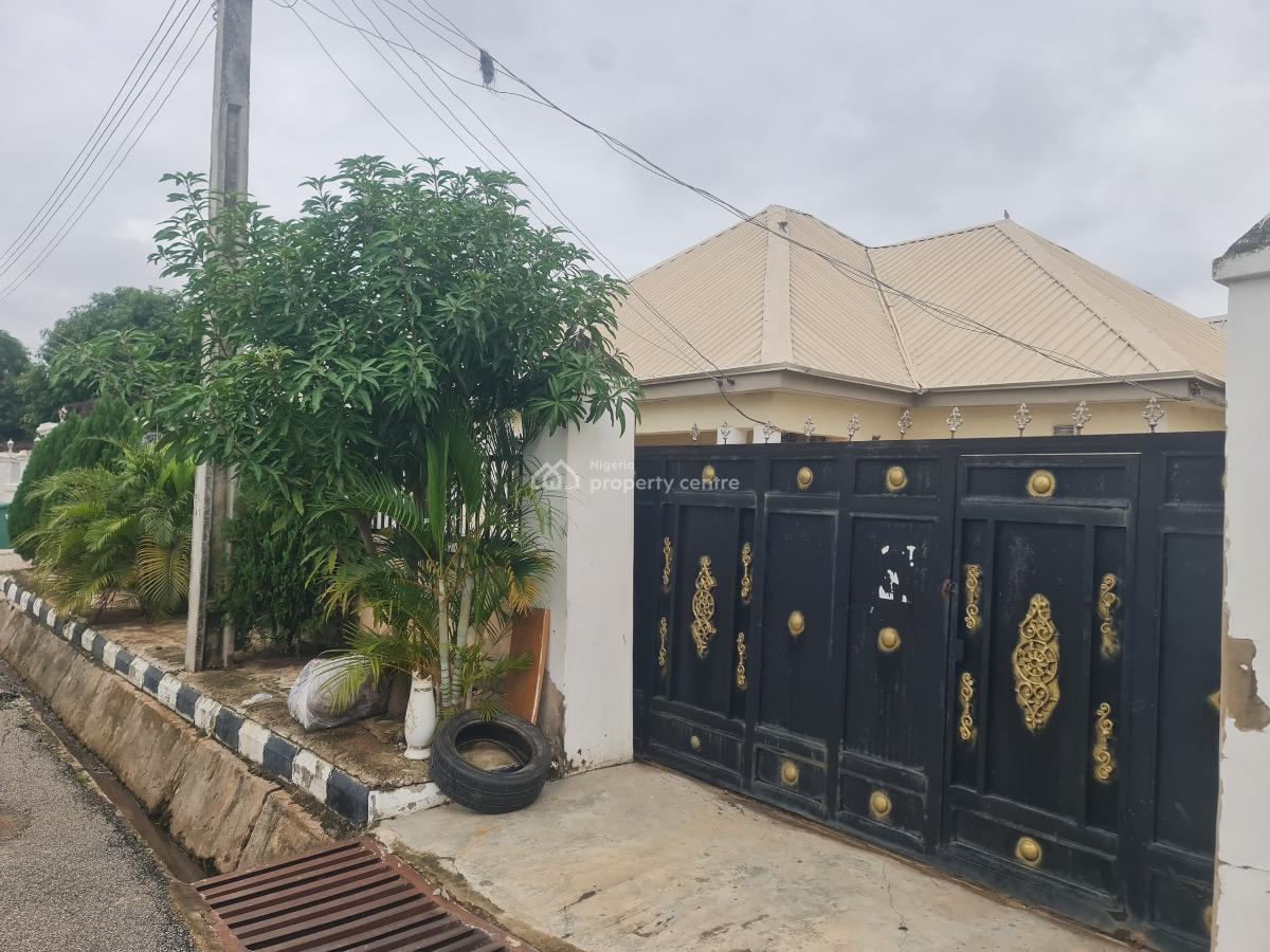 Excellent Spacious 3 Bedroom Bungalow, Von Estate Road, Lugbe District, Abuja, Detached Bungalow for Rent