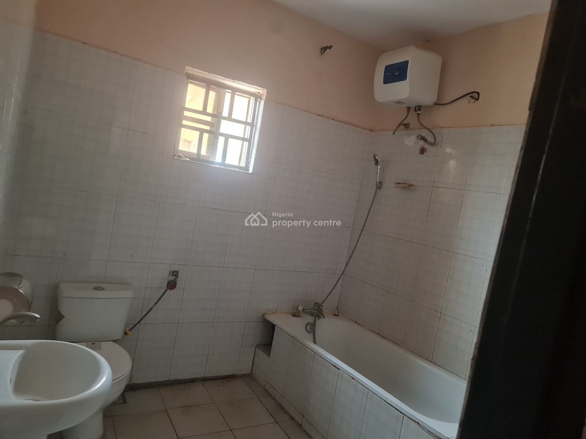 Excellent Spacious 3 Bedroom Bungalow, Von Estate Road, Lugbe District, Abuja, Detached Bungalow for Rent