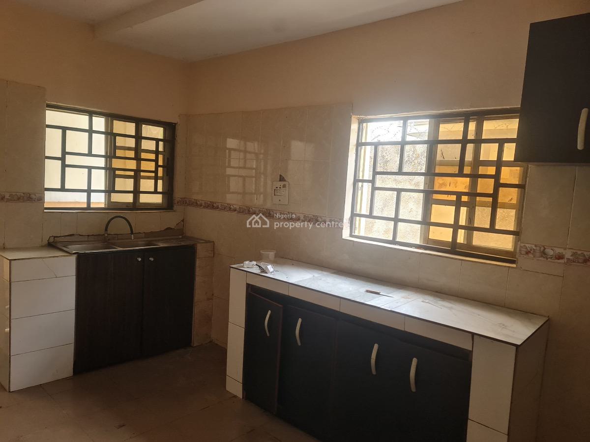 Excellent Spacious 3 Bedroom Bungalow, Von Estate Road, Lugbe District, Abuja, Detached Bungalow for Rent