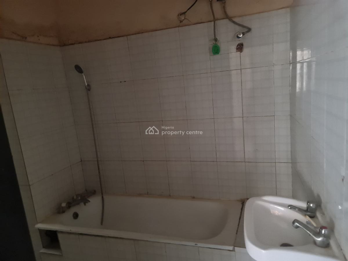 Excellent Spacious 3 Bedroom Bungalow, Von Estate Road, Lugbe District, Abuja, Detached Bungalow for Rent