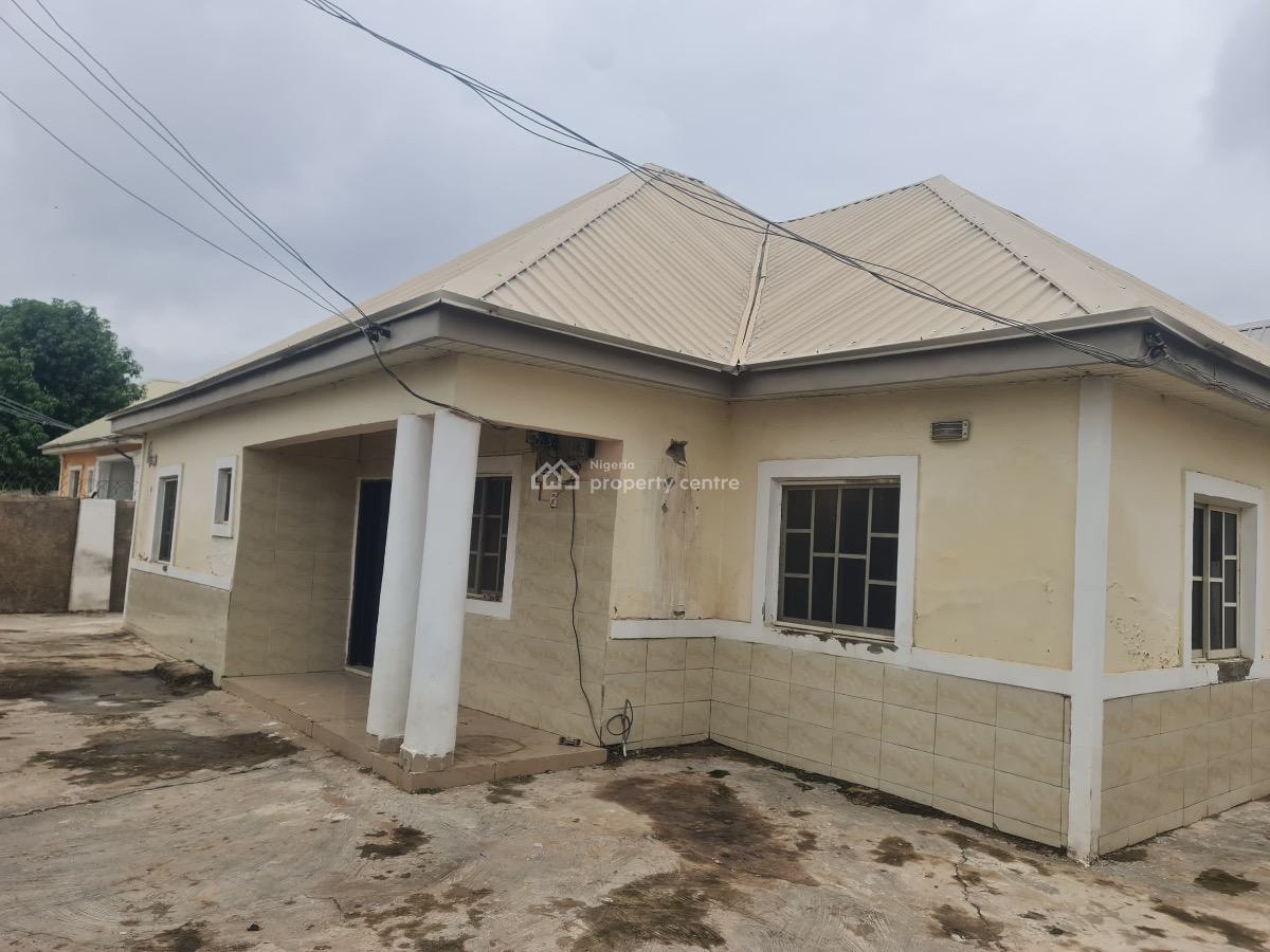 Excellent Spacious 3 Bedroom Bungalow, Von Estate Road, Lugbe District, Abuja, Detached Bungalow for Rent