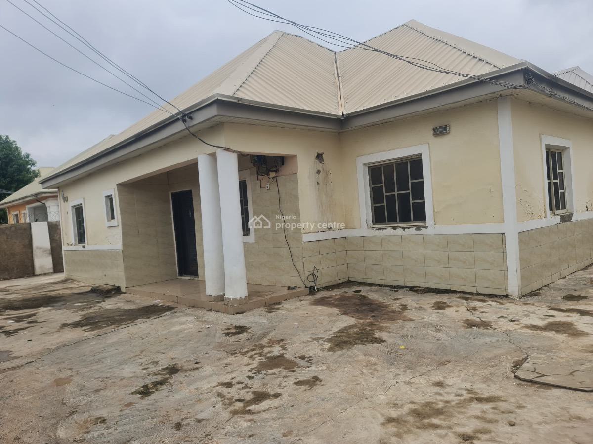 Excellent Spacious 3 Bedroom Bungalow, Von Estate Road, Lugbe District, Abuja, Detached Bungalow for Rent