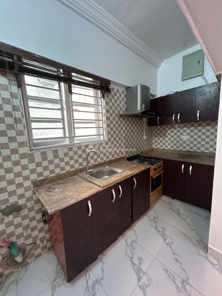 a Well Maintained and Spacious 2 Bedrooms Apartment, Lekki Phase 1, Lekki, Lagos, Flat / Apartment for Rent