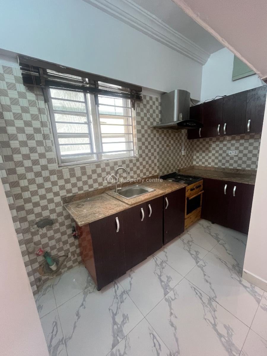 a Well Maintained and Spacious 2 Bedroom Apartment, Lekki Phase 1, Lekki, Lagos, Flat / Apartment for Sale