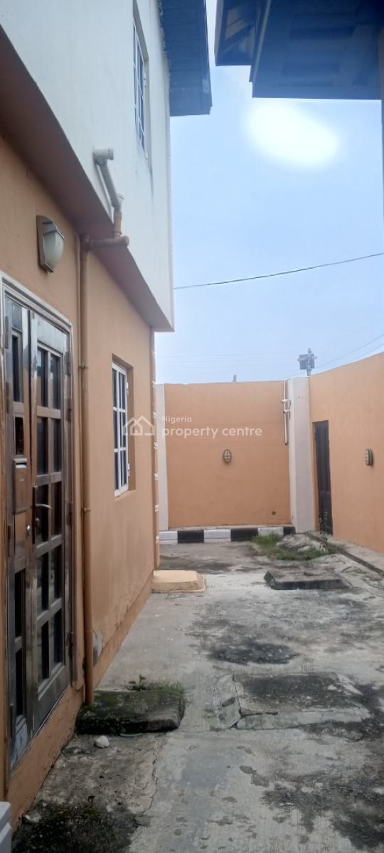 Massive 20 Rooms Lodge Along Major Road, Short Drive From Sterling Bank, Magboro, Ogun, Block of Flats for Sale