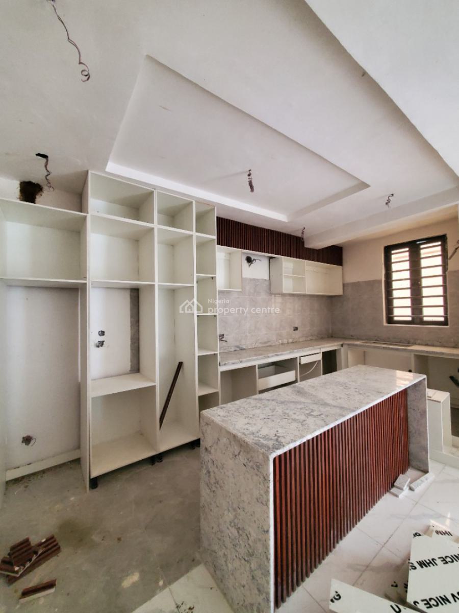 Luxury 2 Bedroom Apartment in a Good Estate, Lekki Phase 1, Lekki, Lagos, Flat / Apartment for Sale